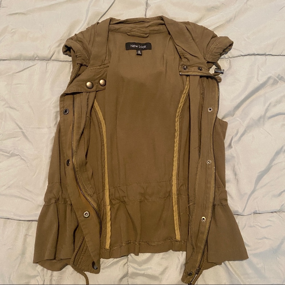 Army Green Sleeveless Jacket
